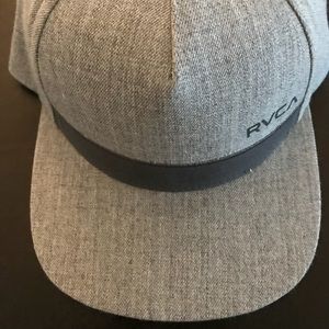 RVCA SNAP BACK CAP